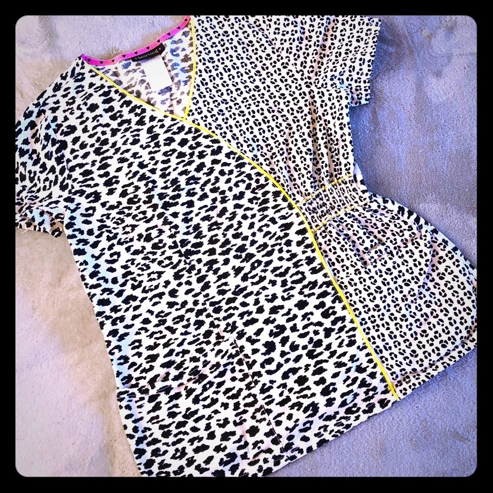 Black white leopard print scrub top. Heart soul M